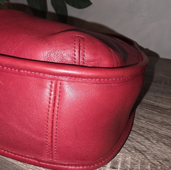 Coach 9033 ERGO Pocket ZIP  RED  EUC VINTAGE PRICE IS FIRM - Picture 13 of 16